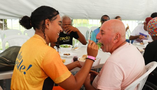 Pessoas em vulnerabilidade social recebem almoço e serviços gratuitos neste fim de semana em Salvador