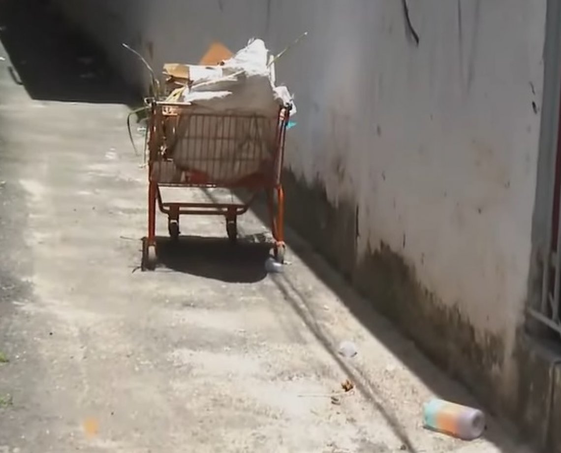 Corpo é encontrado dentro de carrinho de supermercado na avenida Heitor Dias 