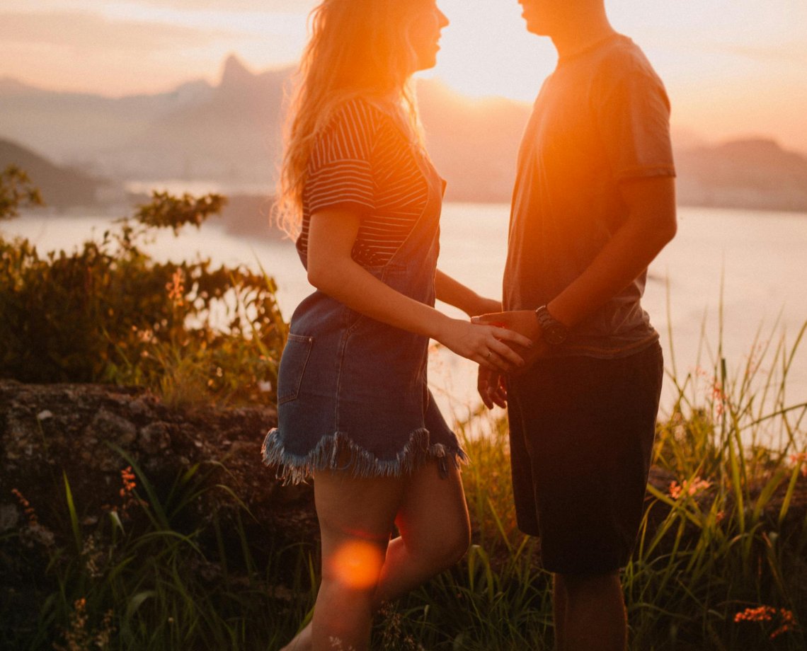 Casais felizes não postam muitas fotos nas redes sociais, indica estudo