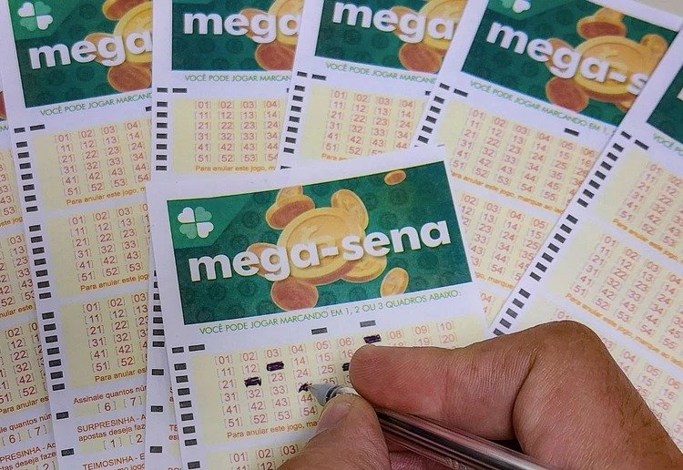 Mega-Sena acumula e chega a R$ 14,5 milhões; veja os números sorteados