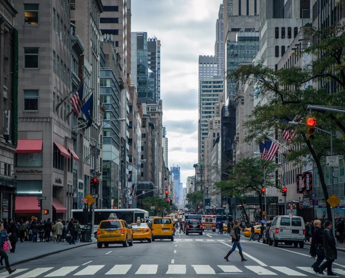 Ataques a facas deixam 2 pessoas mortas e uma feridem Nova York