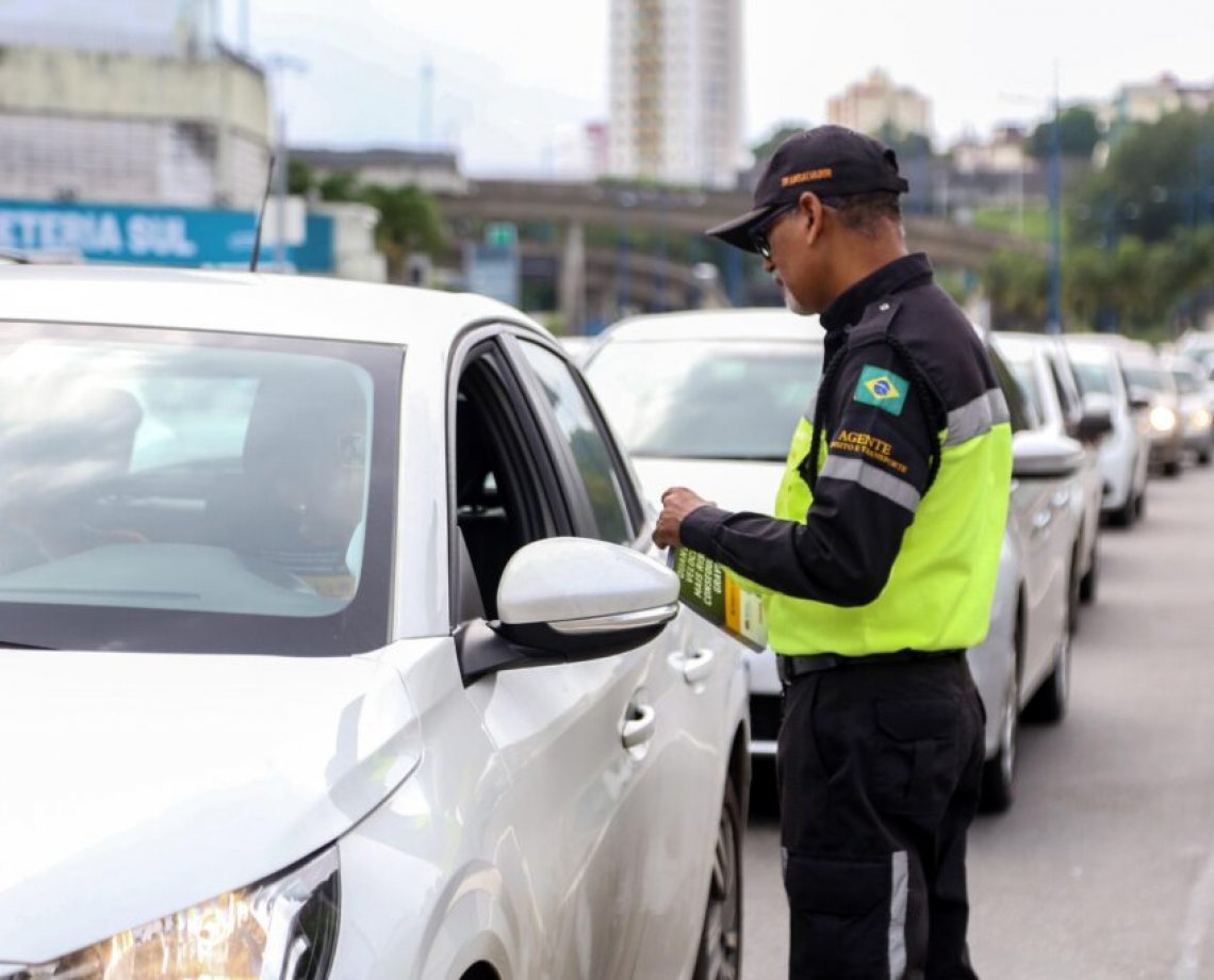 Trânsito é afetado na Avenida ACM devido às eleições da OAB-BA