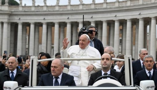 Papa Francisco quebra tradição de séculos e pede sepultamento em caixão simples