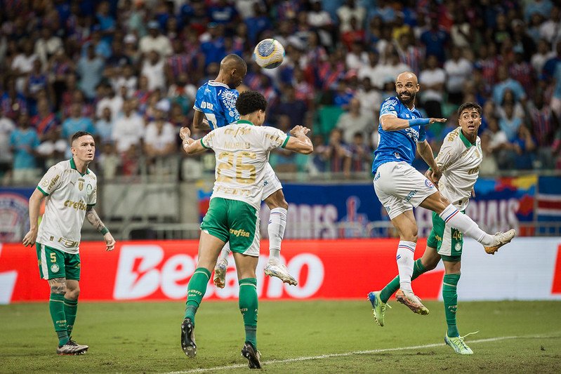 Bahia perde de virada e soma sexto jogo seguido sem vencer no Brasileirão