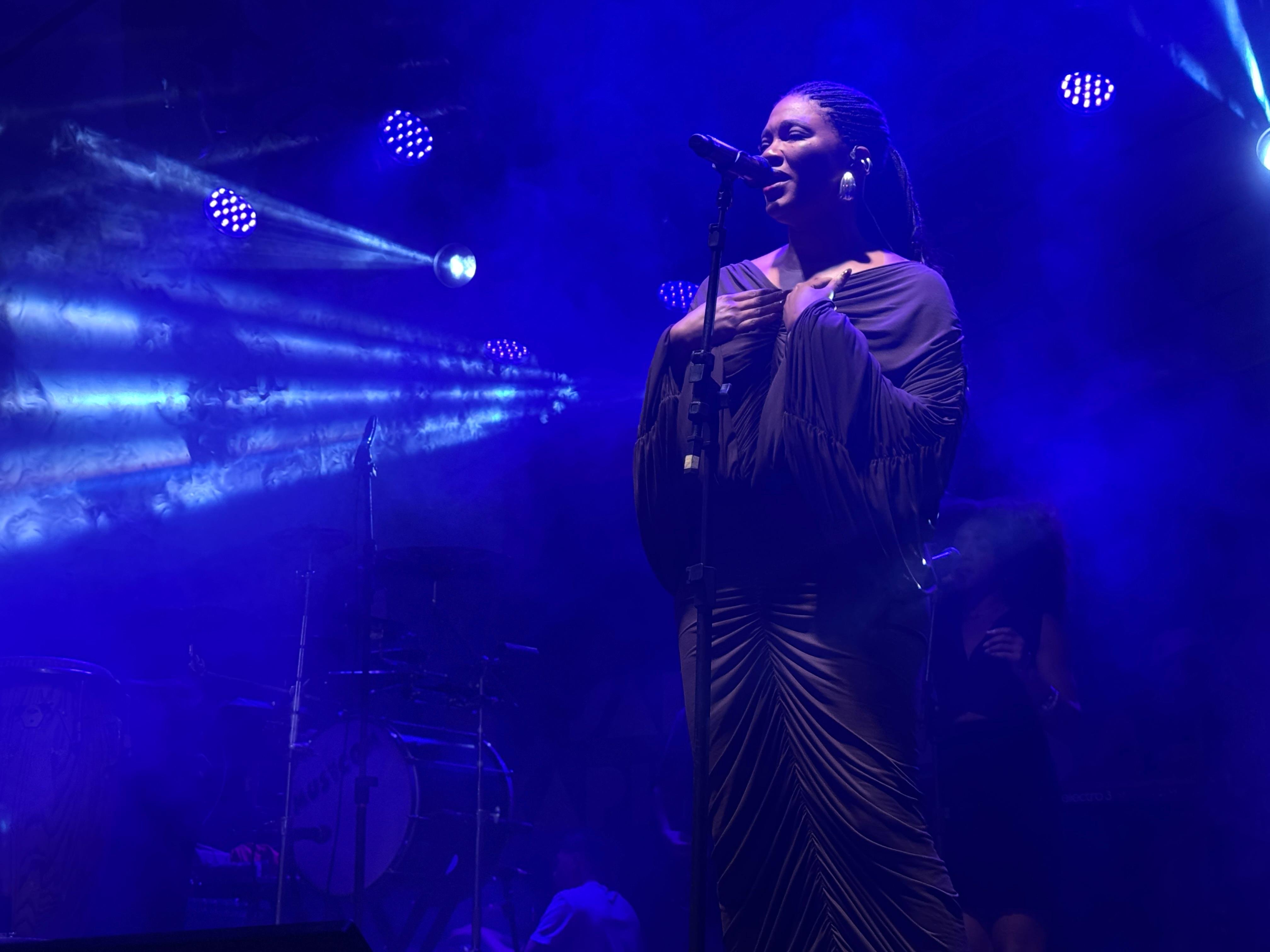 Baiana, Luedji Luna retorna à Salvador com show em homenagem a Sade Adu: 'Cria do Cabula'