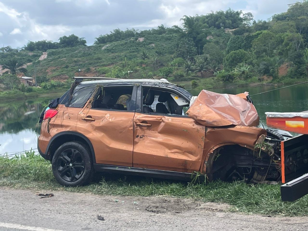 Acidente envolvendo carro deixa uma pessoa morta em Simões Filho 