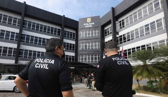 Suspeito de matar ex-companheira se entrega à polícia; criança de 8 anos presenciou o crime