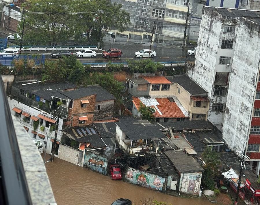 Valéria registra maior volume de chuva em Salvador nas primeiras horas deste domingo