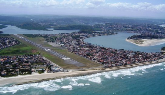 Devido ao mau tempo na Bahia, avião arremete em Ilhéus; veja vídeo