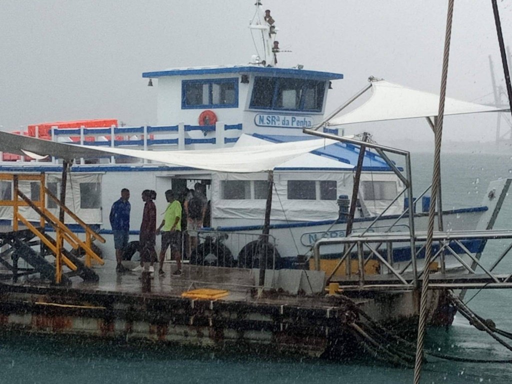 Travessia das lanchinhas é suspensa devido a mau tempo; Marinha emite alerta