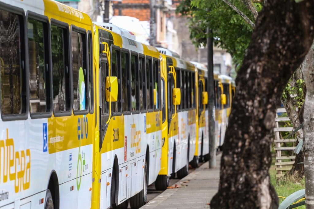 Ex-trabalhadores da CSN protestam por pagamento de direitos trabalhistas