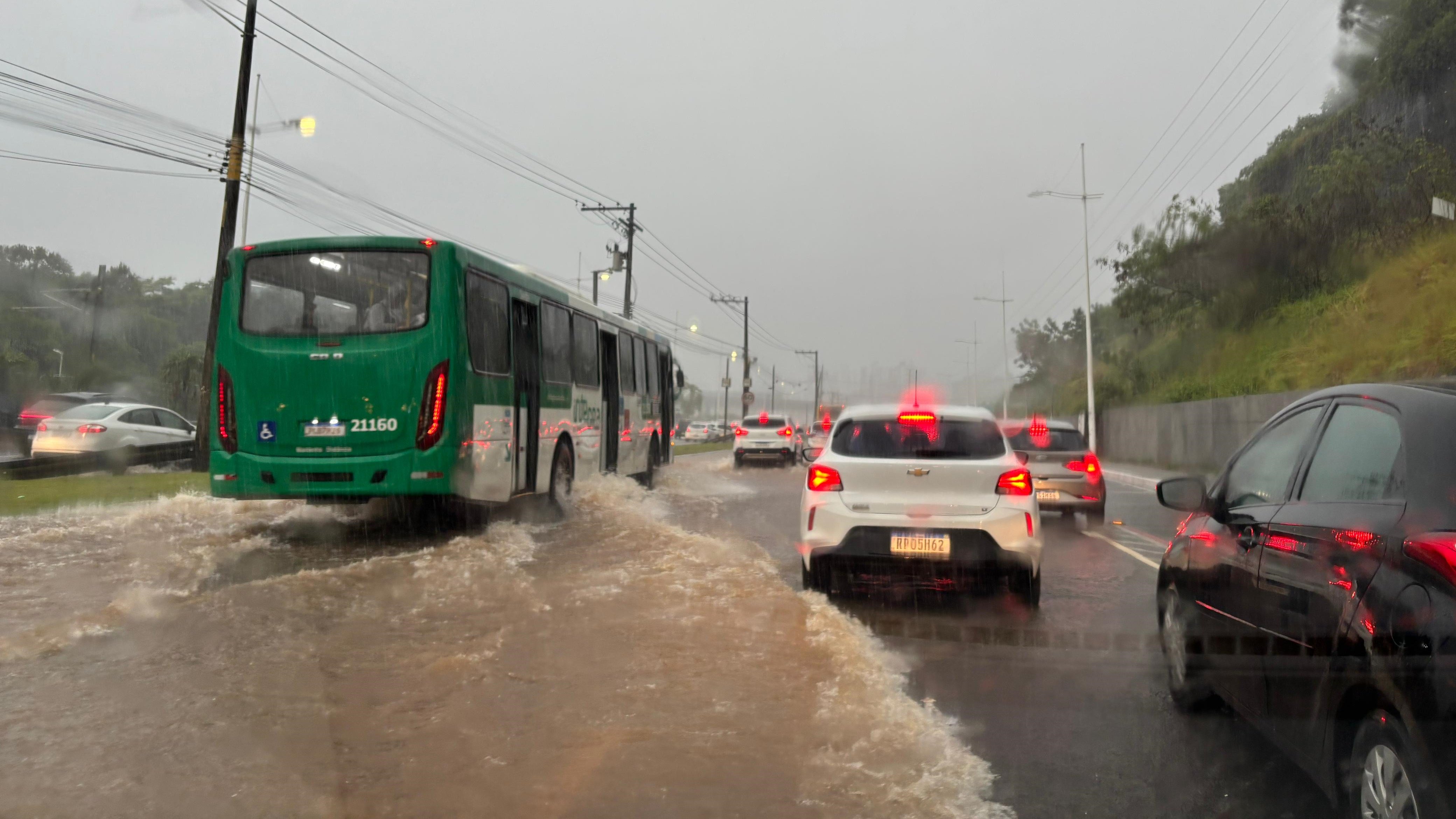 Ouvidoria da Câmara intensifica atendimento durante chuvas em Salvador