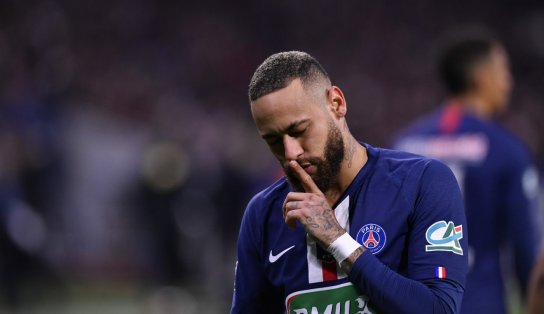 Ex-atleta revela que Neymar recebia bônus para aplaudir a torcida do PSG