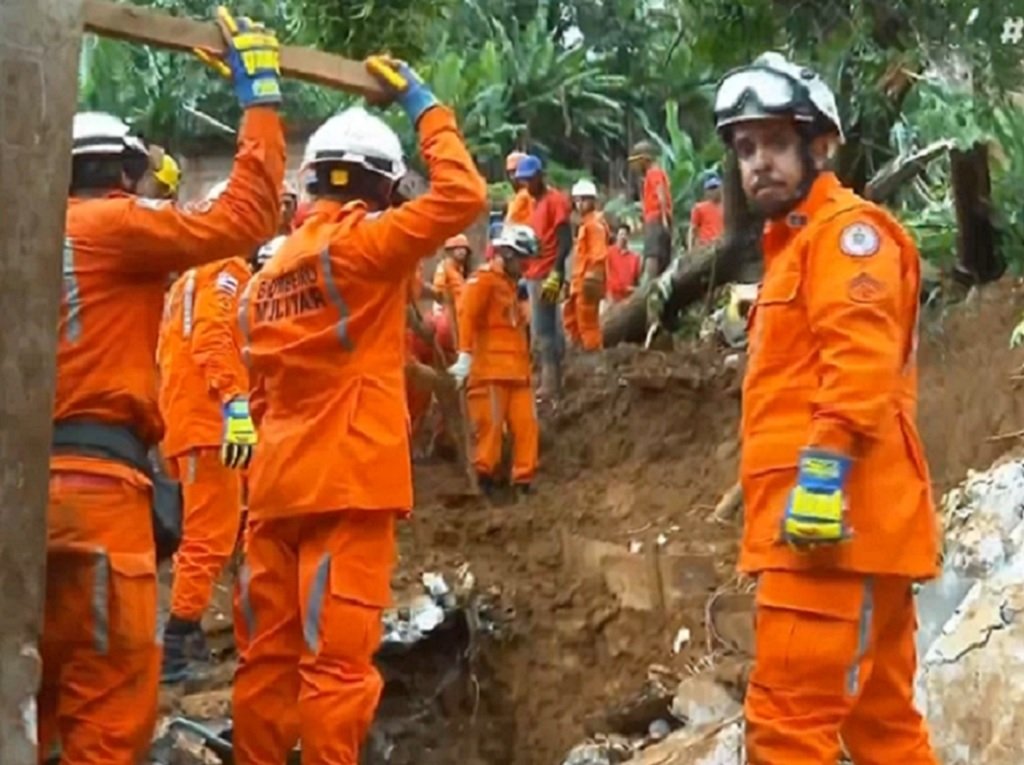 Área confinada e de difícil acesso dificulta resgate de último desaparecido em tragédia de Saramandaia