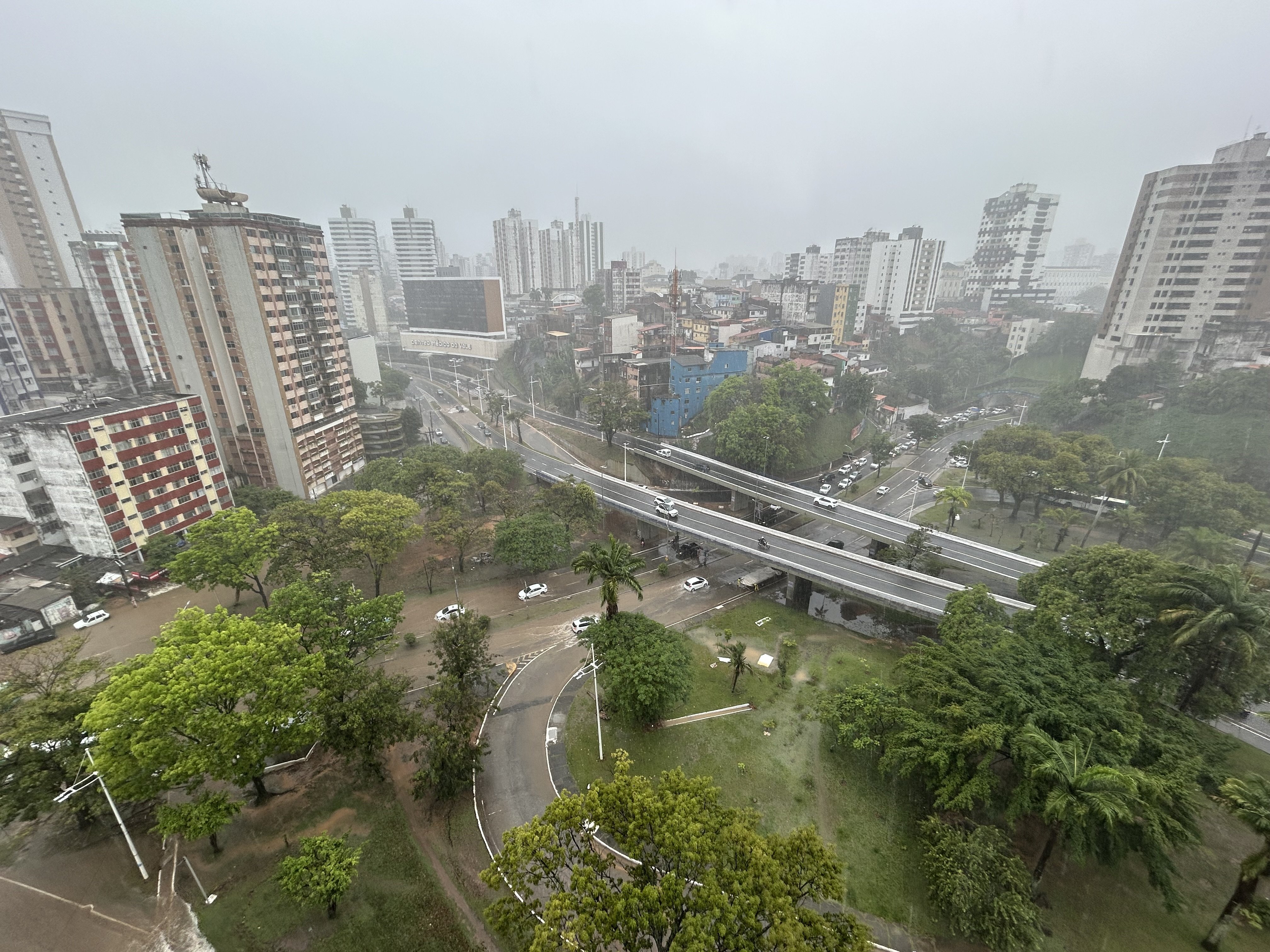 Prefeitura define ações emergenciais para mitigar efeitos da chuva em Salvador