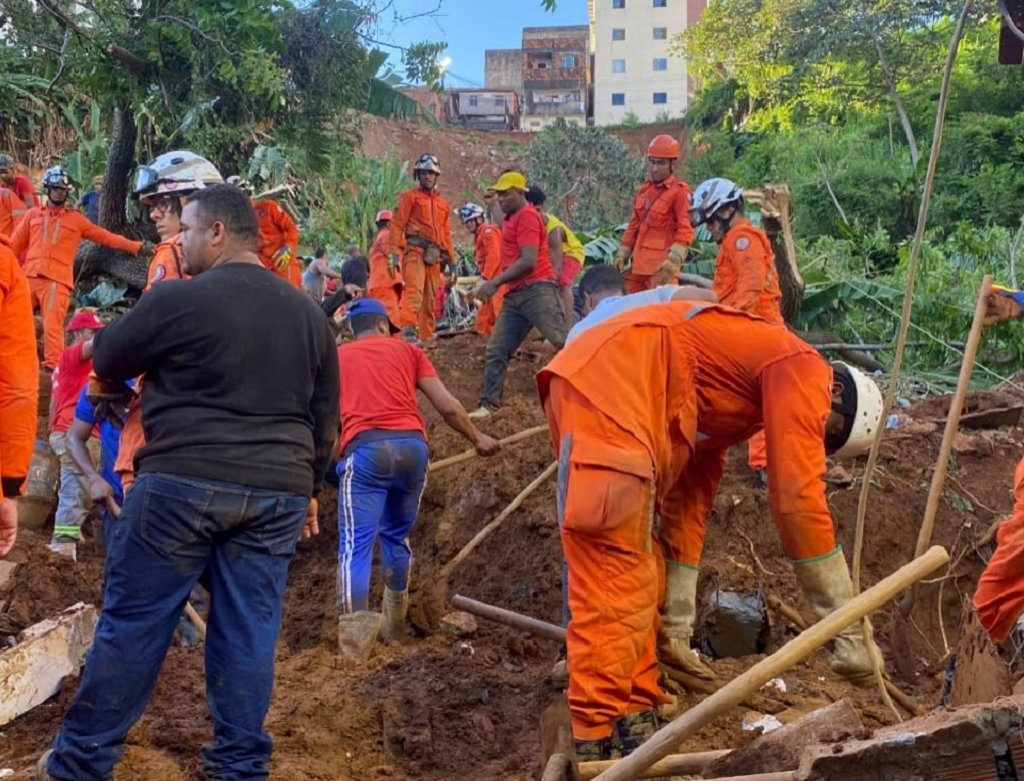 Passam de 48 horas, buscas por jovem em Saramandaia; bombeiros têm apoio da comunidade