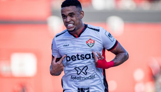 Alerrandro brilha, Vitória bate Fortaleza no Barradão e garante permanência na série A