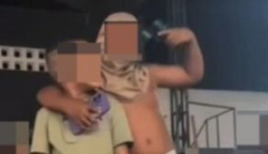 Vídeo com crianças 'armadas' em 'batalha de naipe' viraliza nas redes sociais