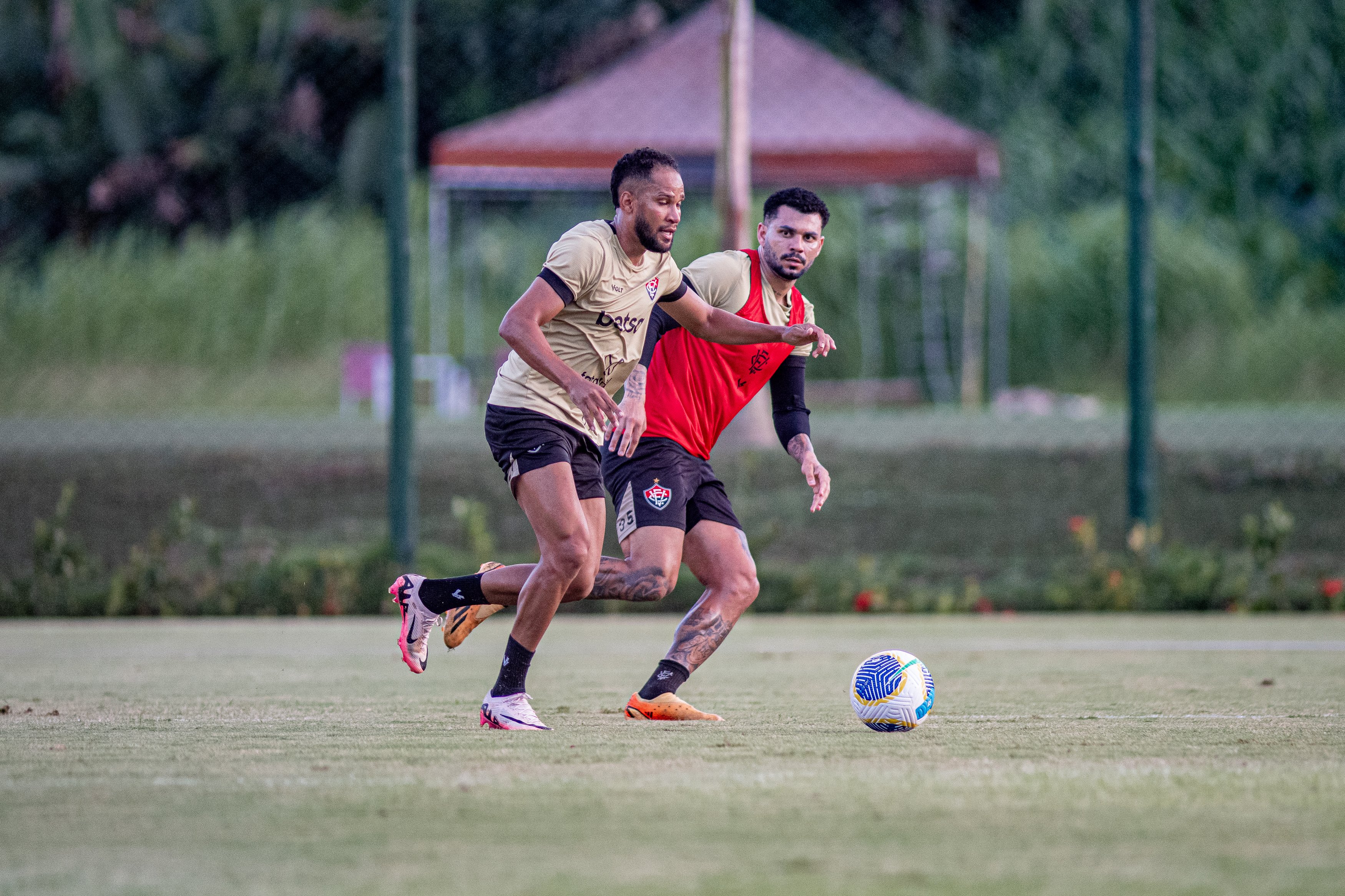 Depois de vencer o Fortaleza, Vitória treina para jogo contra o Grêmio