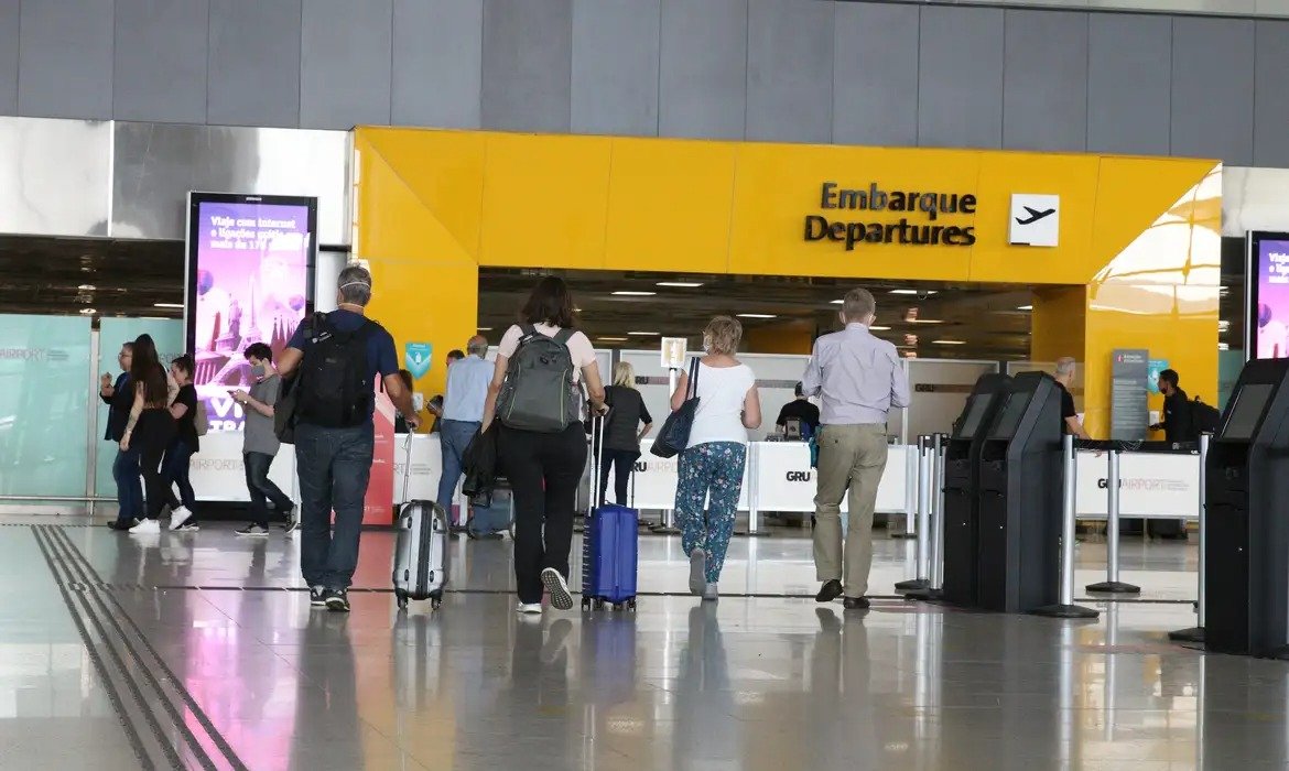 Voa Brasil: 20 mil aposentados já compraram passagens com trechos a R$ 200