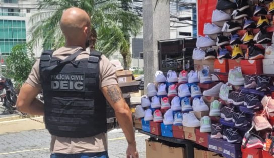 Polícia apreende R$ 30 mil em produtos falsificados em loja no Caminho das Árvores