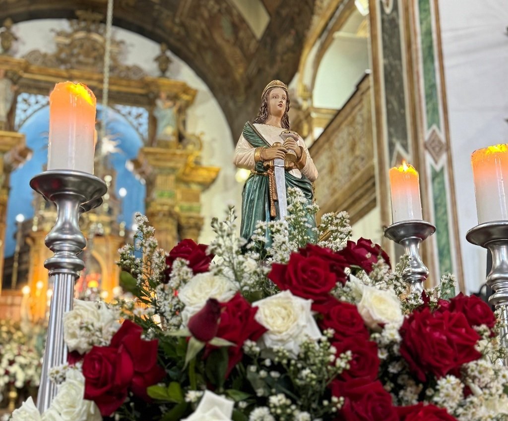 Fé e devoção movimentam o Pelourinho em dia de homenagens a Santa Bárbara