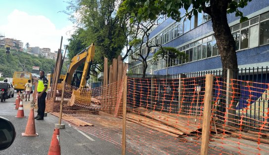 Obra da Embasa congestiona trânsito e altera trajeto de ônibus na Cidade Baixa