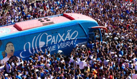 Bahia é recepcionado com festa da torcida antes de último jogo do Brasileirão