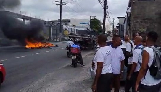 Novo protesto de ex-trabalhadores da CSN interdita trânsito no Jardim Cajazeiras