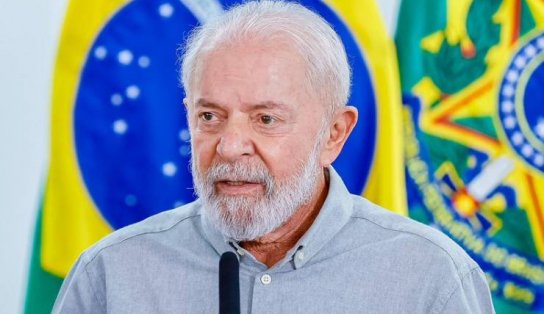 Lula é internado às pressas e passa por cirurgia após dores de cabeça