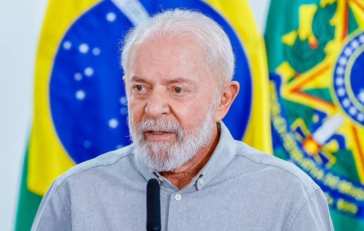 Lula é internado às pressas e passa por cirurgia após dores de cabeça