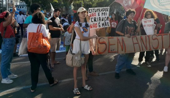 Manifestação contra anistia e 'PEC do Estupro' reúne movimentos sociais em Salvador 