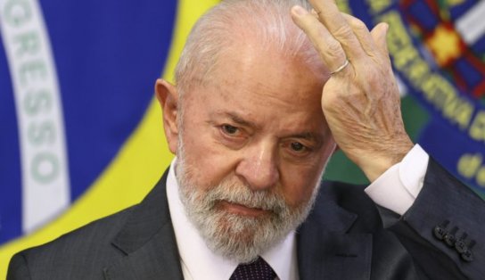 Lula passa bem e está conversando, diz médico