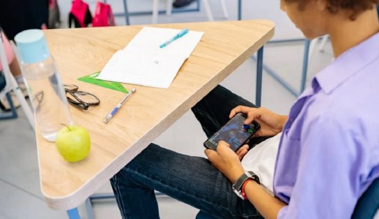 Proibição do uso de celulares em escolas é aprovado por Câmara dos Deputados