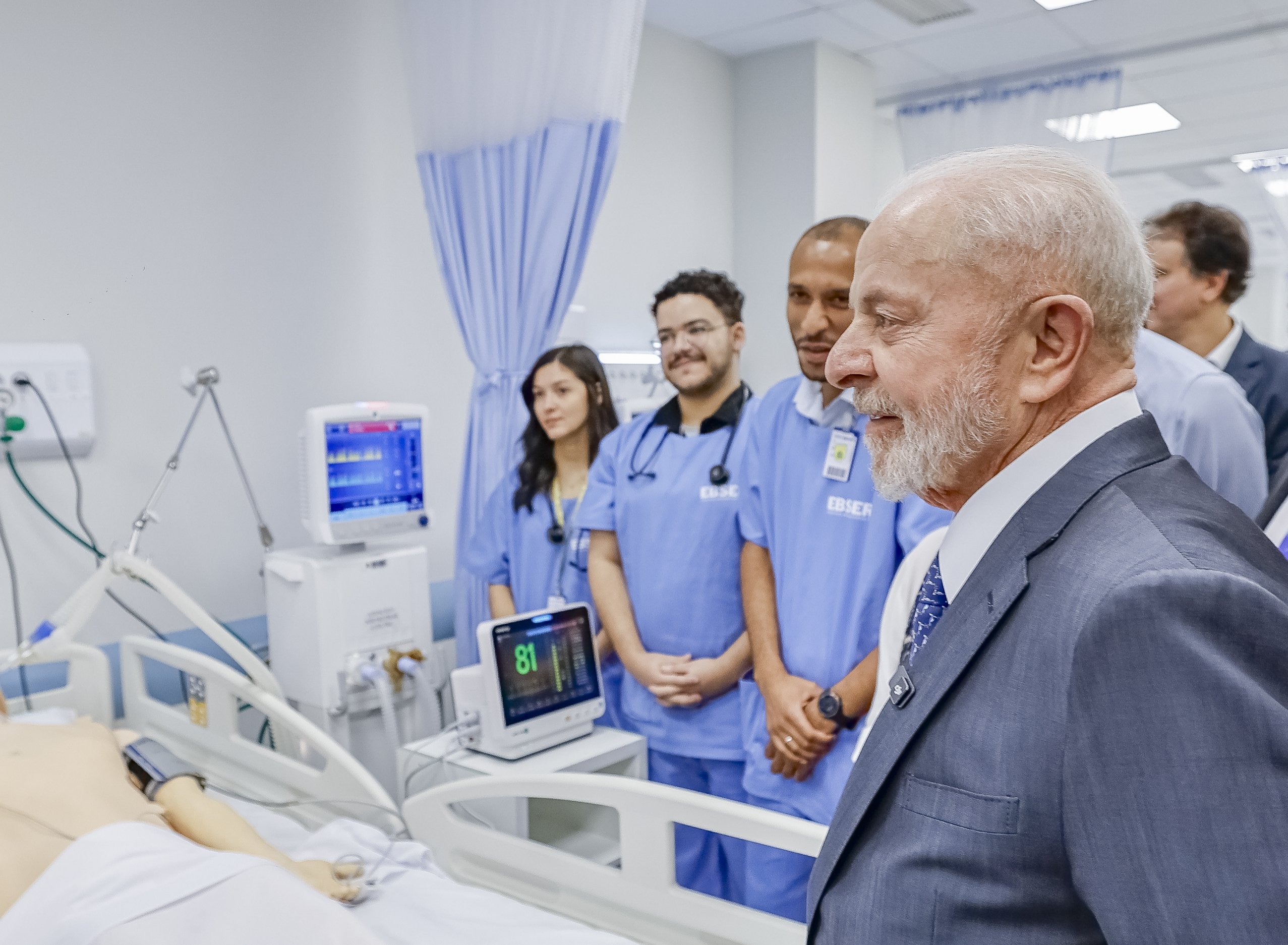 Lula deve ter alta semana que vem, diz médico