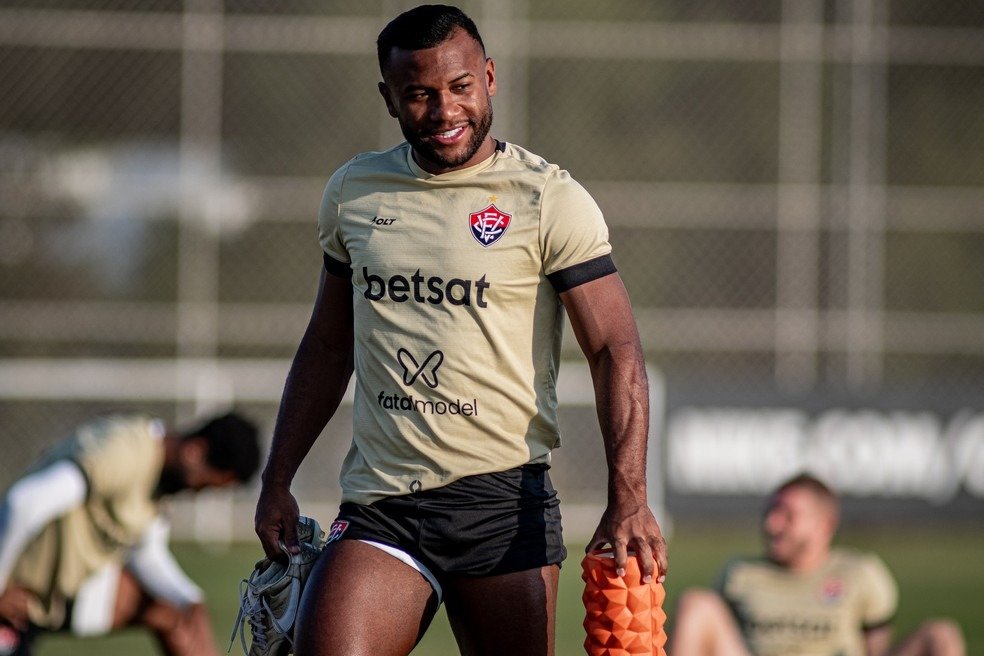 Luan volta ao São Paulo depois de um período de empréstimo ao Vitória.