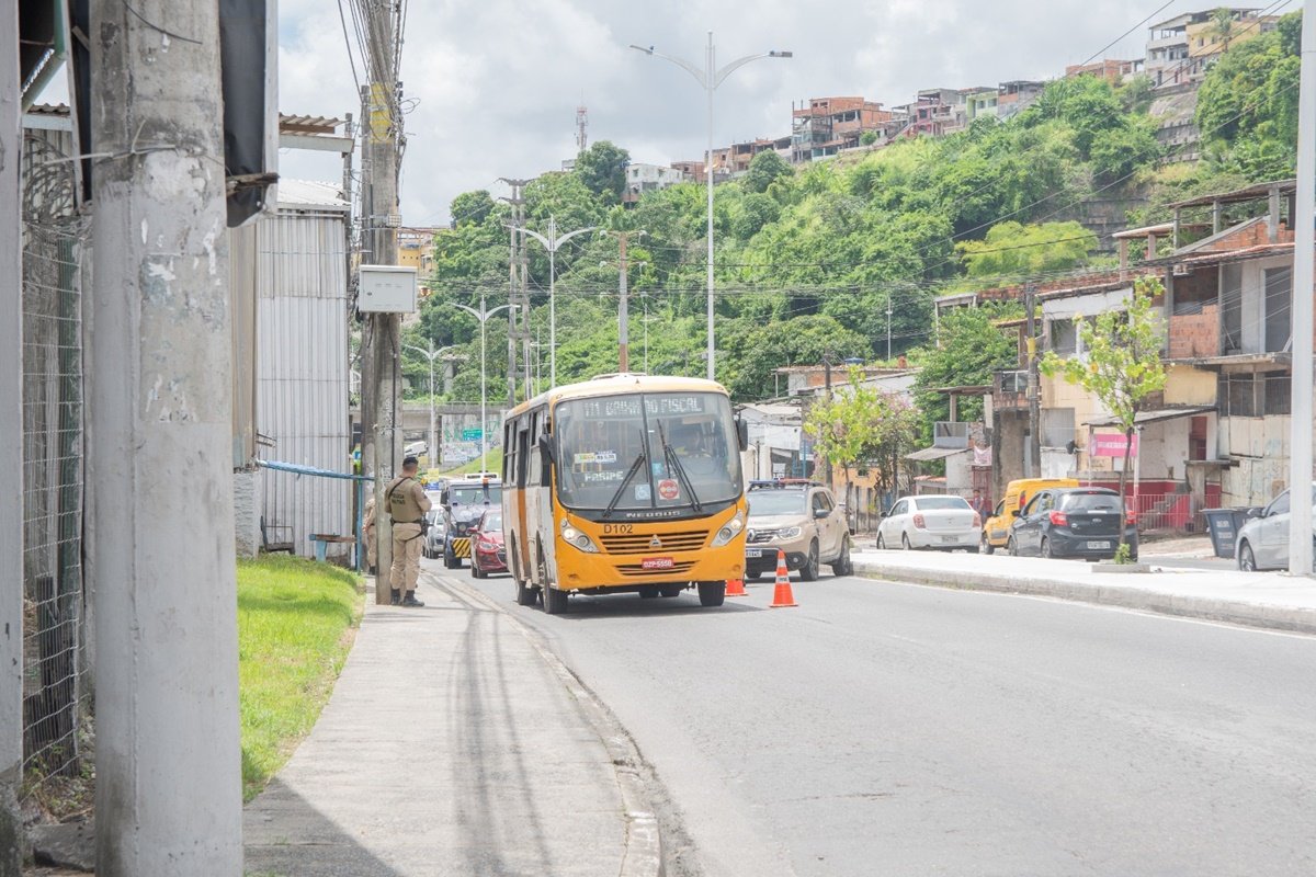 Polícia realiza operação contra roubo a ônibus em Salvador 