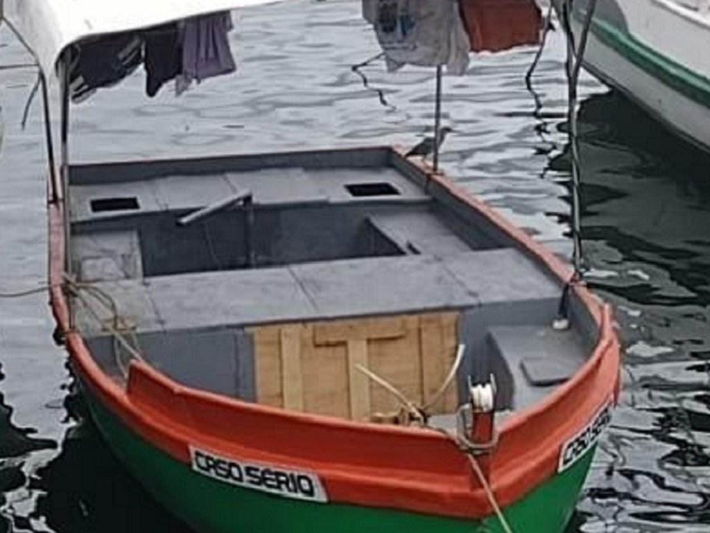 Barco de mergulhador desaparecido é roubado na Ribeira