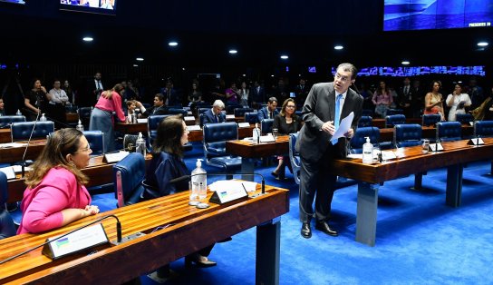 Senado aprova projeto que limita crescimento do salário mínimo e altera regras do BPC