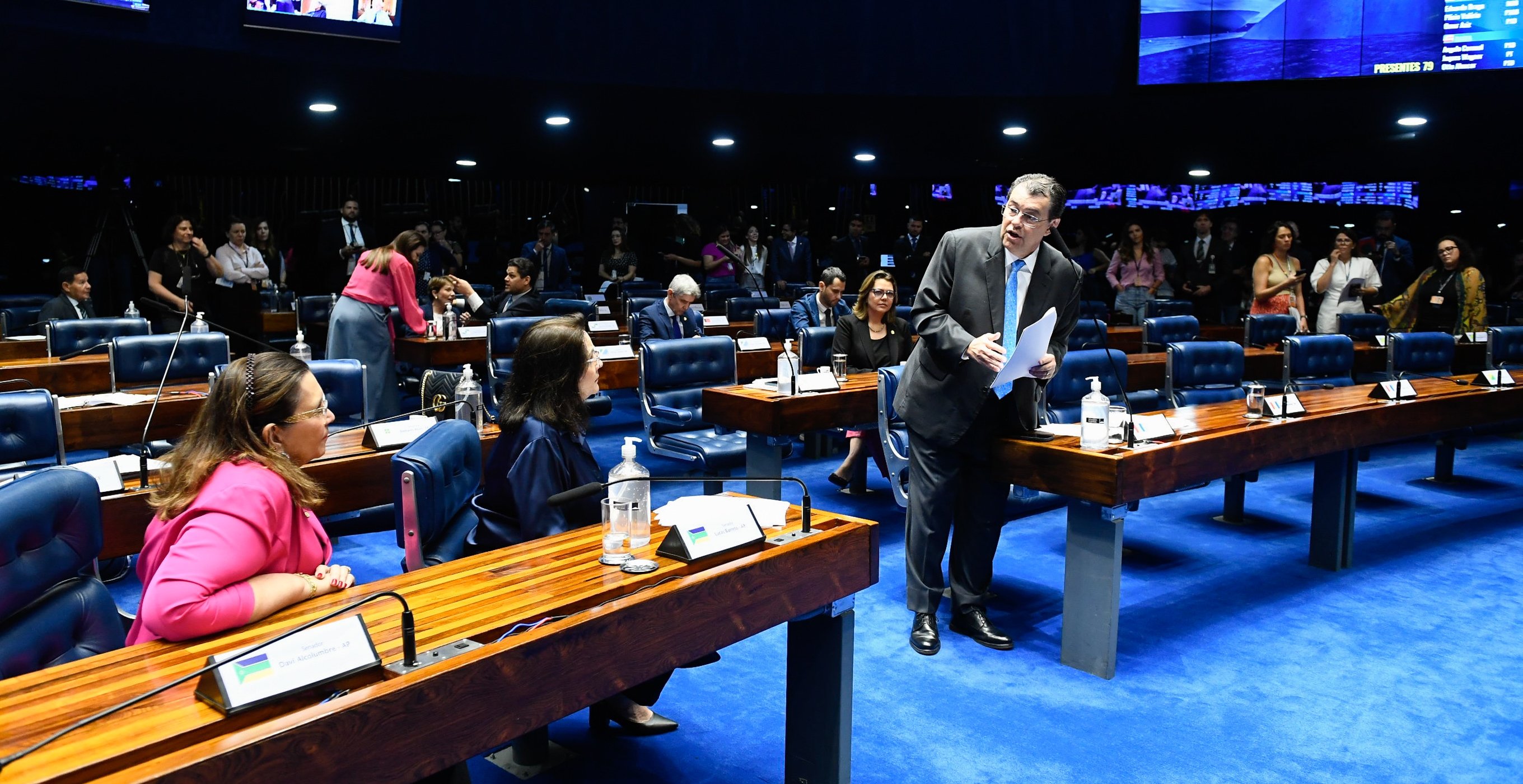 Senado aprova projeto que limita crescimento do salário mínimo e altera regras do BPC