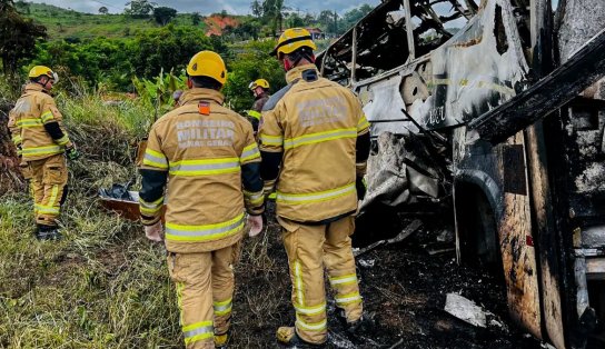 Empresa de ônibus é notificada após acidente com mais de 40 mortes em MG