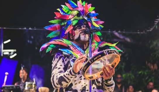 Carlinhos Brown anuncia especial com outros artistas em homenagem aos 40 anos do axé