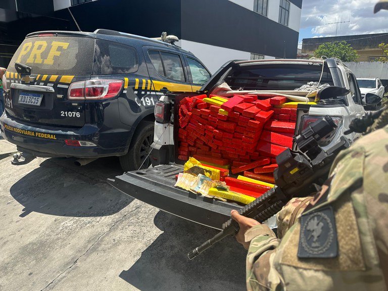 Polícia Rodoviária apreende 500kg de maconha na BR 116