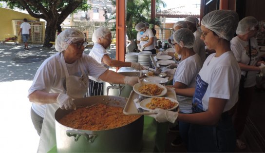 Cidade da Luz promove almoço natalino nesta terça 