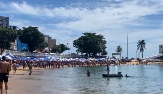 Porto da Barra: homens entram no mar após perseguição e tiros; vídeo