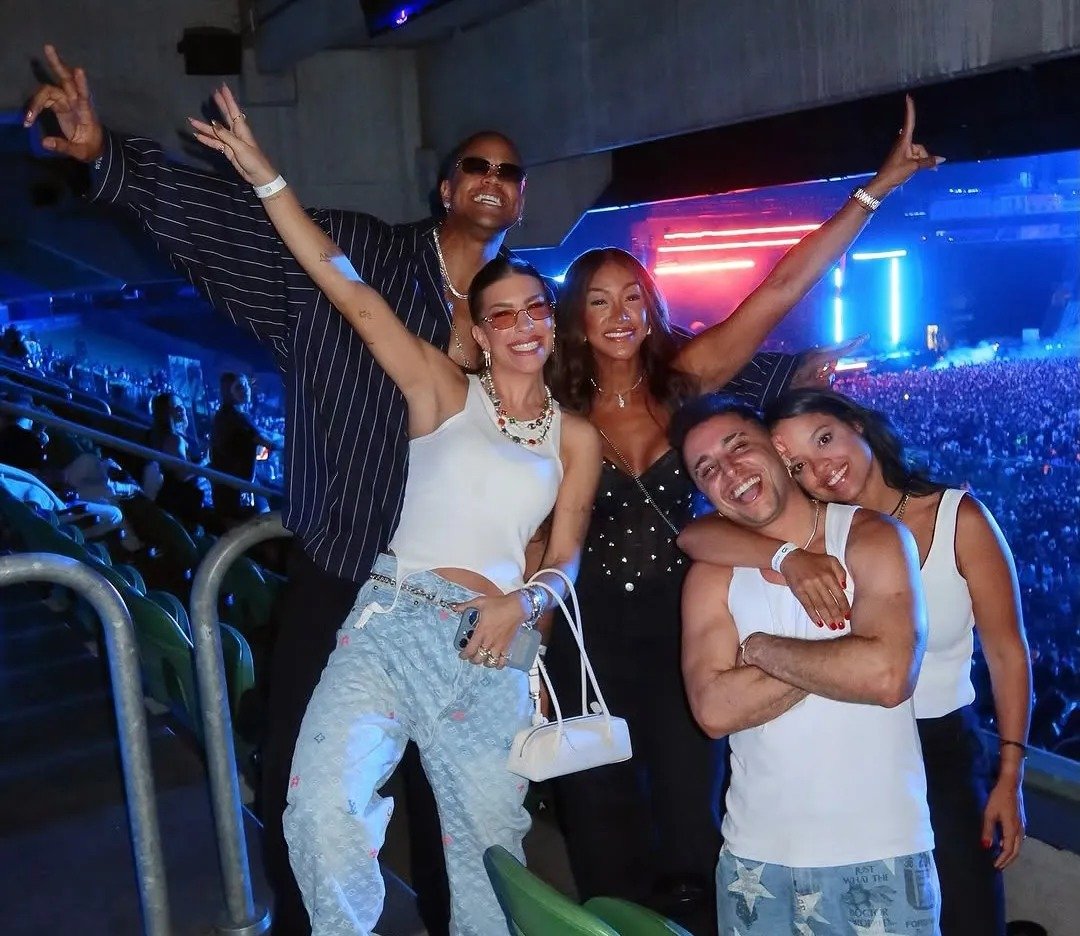 Lore Improta e Léo Santana são tietados no show de Chris Brown