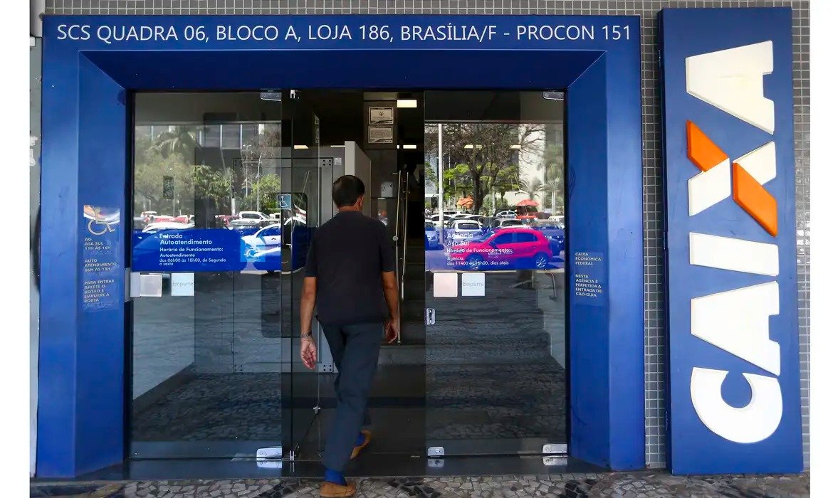 Agências bancárias voltam a funcionar normalmente nesta quinta