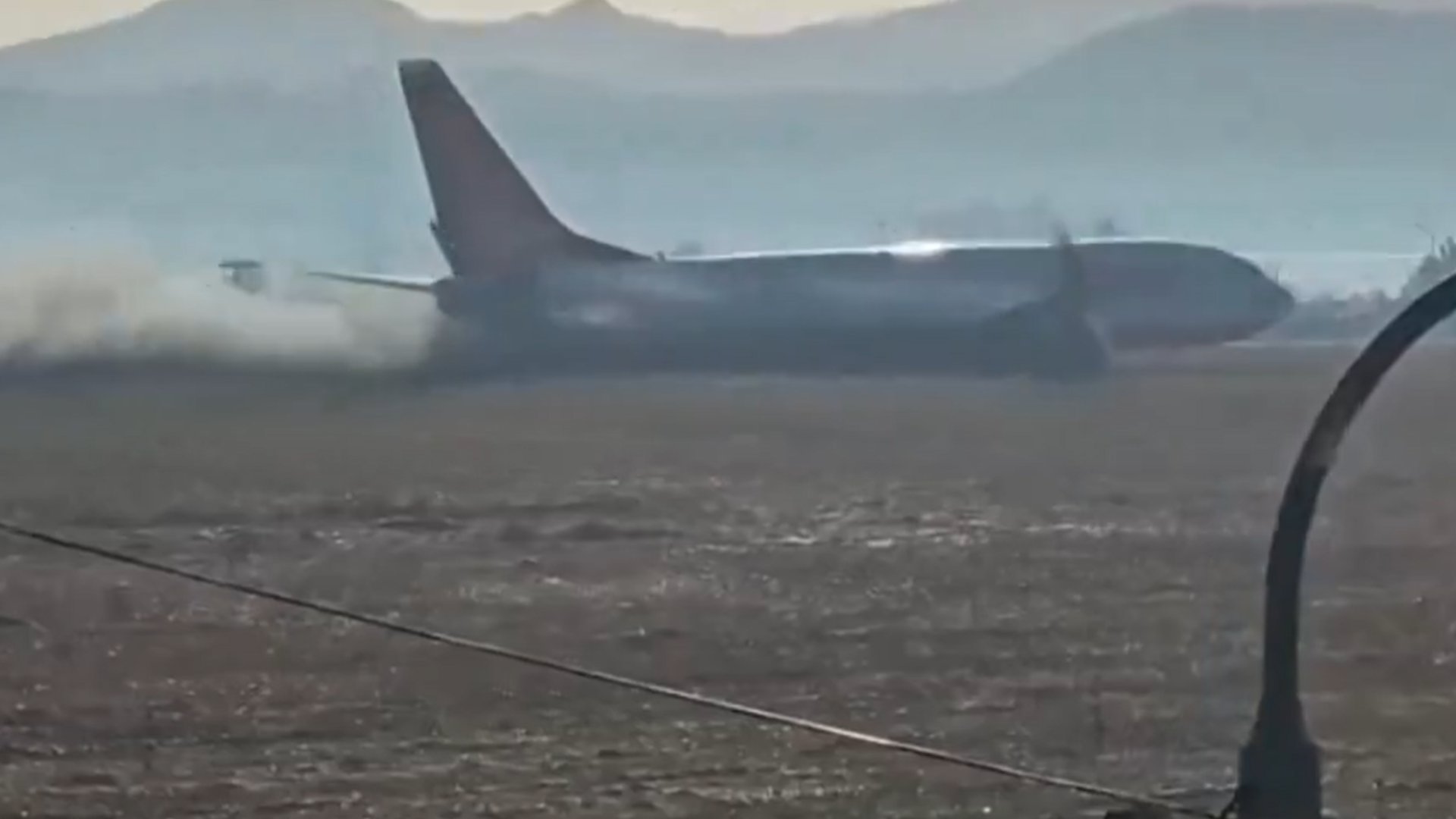 Avião bate em muro de aeroporto na Coreia do Sul e deixa 179 mortos