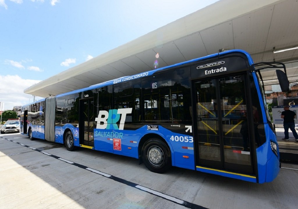 Ônibus para quase 150 passageiros entram em operação no BRT de Salvador