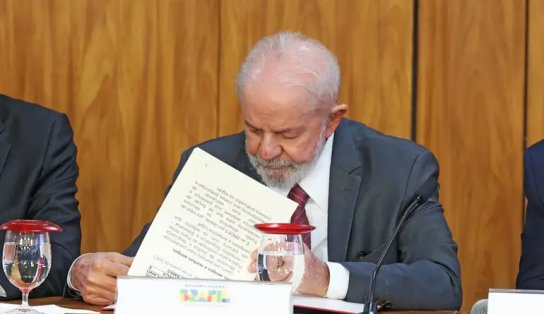 Lula assina decreto para reajuste do salário mínimo a partir de 2025; saiba de quanto será